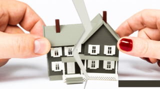 Evli şəxs ona bağışlanan evi satarkən arvadının razılığını almalıdır? - HÜQUQŞÜNAS  - FOTO