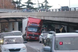 Azərbaycana məxsus yük maşını Tbilisidə qəza törədib