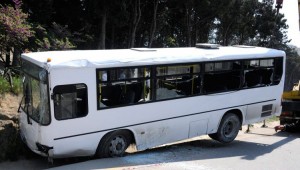 Sərnişin avtobusu yük maşını ilə toqquşdu - Bakıda