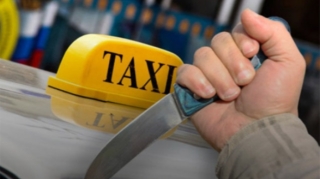 Sürücünü kəsici alətlə hədələyərək pulunu aldılar 