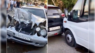 Hacıqabulda zəncirvari qəza:  “Mercedes” tamamilə sıradan çıxdı  - VİDEO