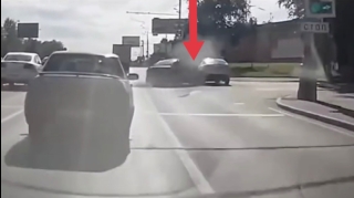 Qayda pozan sürücülər yolayrıcında qəzaya düşdülər - VİDEO