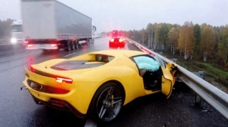 Ödənişli yolda milyonluq maşınlar yarışa çıxdı; “Ferrari” qəzaya düşdü - VİDEO 