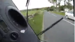 Əks yola çıxıb qarşıdan gələn maşını qəzaya saldı  - VİDEO