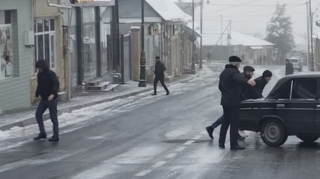 Oğuzda yollar buz bağlayıb, hərəkət məhdudlaşıb   - FOTO