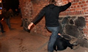 43 yaşlı kişi məscidin qarşısında döyülüb - Bakıda