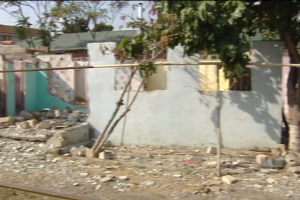 Dəmir yolu xəttlərinin yaxınlığında evlər sökülür - VİDEO