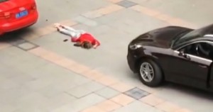  “Porsche”si ilə sevgilisinin üstündən keçdi - FOTO + VİDEO