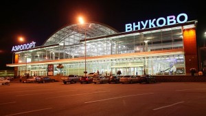 Təyyarə tüstülənmə səbəbindən təcili eniş edib