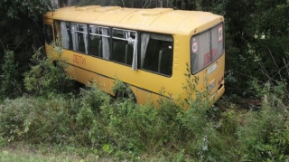 Məktəb avtobusu aşdı, 15 uşaq xəsarət aldı 