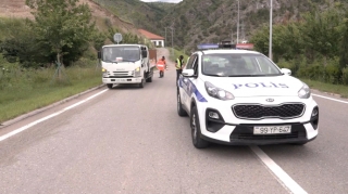 Laçında yeni yol nişanları quraşdırılıb və xətlər yenidən çəkilib - FOTOLAR 