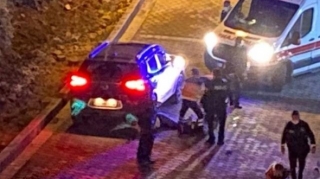 Sevgilisinin başının üstündən avtomobillə keçdi - FOTOLAR 