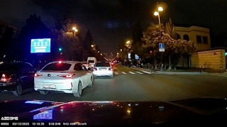 Tıxacı görə-görə yolayrıcına girən sürücü təlimçini özündən çıxardı; baxın nə dedi   - VİDEO