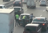 Yol polisləri tıxaca səbəb olan avtomobili yoldan belə çıxardılar – İbrətamiz VİDEO
