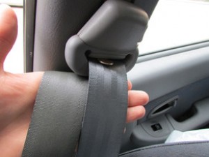 Kişi maşının təhlükəsizlik kəməri ilə özünü asdı - Mərdəkanda