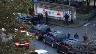 Tbilisidə silahlı şəxs girov götürdüyü şəxslərin altısını azad etdi  - VİDEO