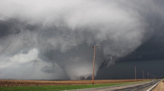 ABŞ-Meksika sərhədində qasırğa "Tramp divarı"nı uçurdu  - VİDEO
