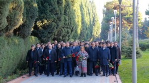 BNA kollektivi Ulu öndərin məzarını ziyarət edib - FOTOLAR