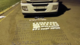 Gömrükçülər yük avtomobillərində dərman preparatı və siqaretlər aşkar edib