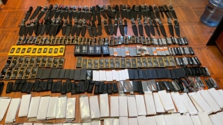 Gömrükdə avtomobilin yük yerindən 350 bıçaq çıxdı - FOTO - VİDEO