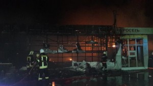 SON DƏQİQƏ: “Binə” Ticarət Mərkəzi yanır - FOTOLAR