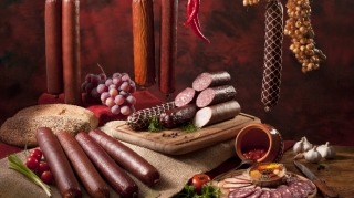 Kolbasa ətdən hazırlanırsa, niyə ondan ucuzdur? - AÇIQLAMA 