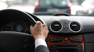 Sarayda həyətdən “Mercedes” oğurlanıb