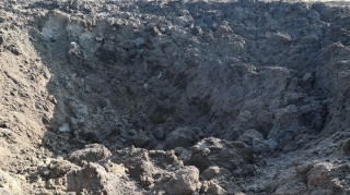 Düşmənin Bərdəyə atdığı raket böyük çuxur əmələ gətirib  - VİDEO