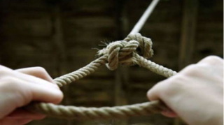 On üç vergi işçisi intihar etdi 