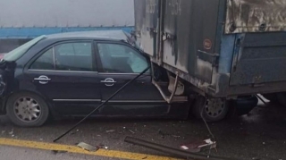 "Mercedes" "Shacman"a çırpıldı - xəsarət alanlar var 