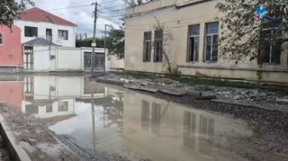 Bakıxanovda ölüm saçan yol - Hər an fəlakət OLA BİLƏR - VİDEO