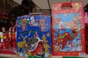 Uşaqlara bayramlıq hədiyyə alarkən diqqətli olun! – VİDEO