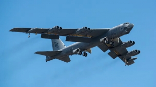 ABŞ-də bombardmançı təyyarə QƏZAYA UĞRADI: 8 ölü var 