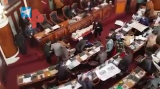 Parlamentdə əlbəyaxa dava  - VİDEO