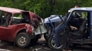 Əks zolağa çıxan “07” “Niva” ilə toqquşdu;  3 nəfər öldü - FOTO 