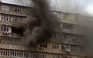 Bakıda 9 mərtəbəli binada güclü yanğın - VİDEO