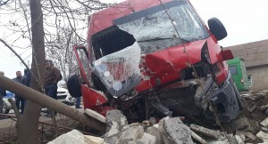 İmişlidə iki avtomobil toqquşdu, xəsarət alanlar var