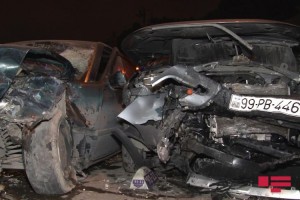 Bakıda iki avtomobil toqquşdu: xəsarət alanlar var - VİDEO