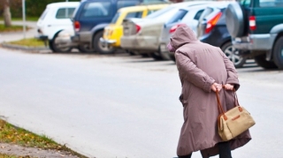 Bakıda 60 yaşlı qadını avtomobil vurdu