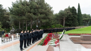 DİN əməkdaşları və hərbi qulluqçular Ümummilli Liderin xatirəsini yad ediblər  - VİDEO