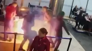 Пауэрбанк взорвался в кармане пассажира в аэропорту Казахстана  - ФОТО - ВИДЕО