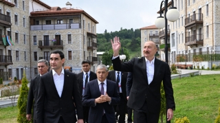 Prezidentlər Şuşada inşa edilmiş birinci yaşayış kompleksində - FOTOLAR 