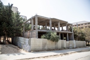 Bakıda yolu kəsən qeyri-qanuni obyektləri belə sökdülər - VİDEO