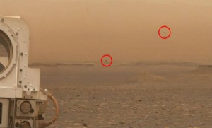 Mars səmasında uçan obyektlər göründü - VİDEO