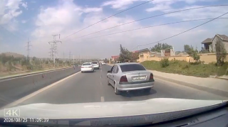 Hökməlidə qəfil yola çıxan sürücü qəza şəraiti yaratdı   - VİDEO