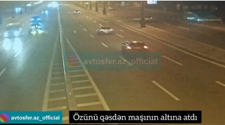 В Баку пешеход умышленно бросился под машину  - ВИДЕО