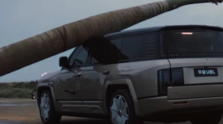 Çin şirkəti lüks avtomobilinin dözümlülüyünü görün necə sınadı - FOTO 