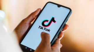 “Tik-tok”da söyüş söyən qadın 500 manat cərimələndi 