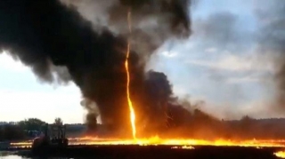 Rusiyada odlu tornado görənləri heyrətə gətirib - VİDEO 