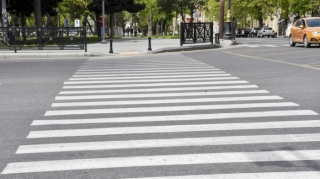 Bakıda avtomobil piyadanı vurub